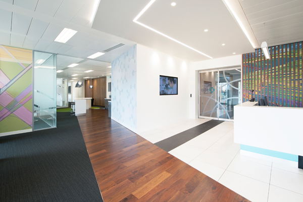 上?？萍脊巨k公樓過道如何裝修設(shè)計